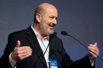 Foto de “Si te lastimaste jugando al fútbol, el empleador no tiene nada que ver”: insólita defensa de Sturzenegger a la reforma laboral