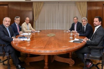Foto de Caputo recibió a la UIA tras la media sanción de la reforma laboral: "Excelente reunión"