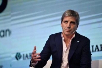 Foto de Denunciaron penalmente a Caputo por "irregularidades" en los números del INDEC