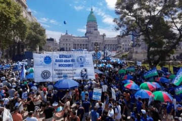 Foto de El Gobierno libertario descontará el día a los empleados estatales que se adhieran al paro general