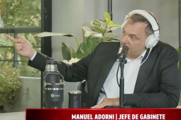 Foto de Adorni, duro con el dueño de Fate: "Es llamativo que cierre un día antes de la reforma laboral"