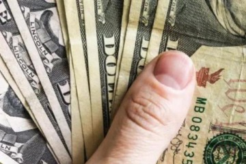 Foto de Con el Congreso en ebullición y la CGT en la calle, el dólar oficial baja pero la tensión política late