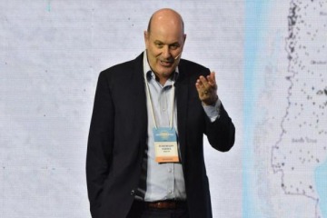 Foto de "Golpe a las castas": Sturzenegger festejó la Reforma Laboral en medio del escándalo por contratos de Cancillería con su esposa