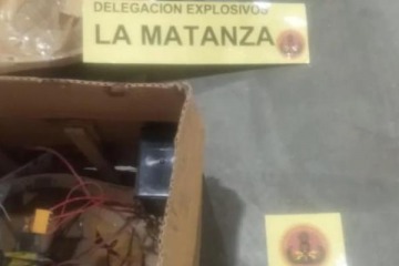 Foto de Alarma en Mercado Libre: evacúan oficinas en Villa Celina por un paquete con cables y batería