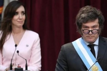 Foto de Milei se apropió de los "peronistas con peluca" que rompieron el bloque y "responden a gobernadores"