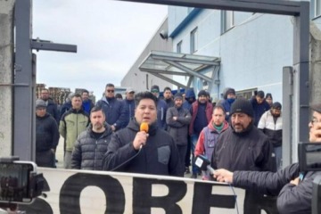 Foto de Industria en crisis: metalúrgicos fueguinos tomaron la fábrica Aires del Sur por sueldos adeudados