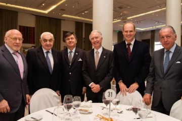 Foto de Tras reunirse con Adorni, "el Grupo de los 6" rechazó el crédito en dólares para el mercado inmobiliario