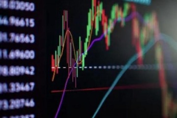 Foto de Mercados en alerta: el Merval cae y Mercado Libre se desploma en Wall Street en medio de la apuesta de caputo por más deuda