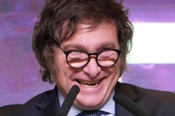 Foto de Mientras la producción se hunde, Milei inventó apodos a los líderes industriales y se regodeó de la crítica situación del sector