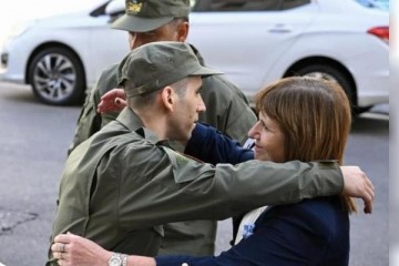 Foto de Bullrich se reunió con el gendarme Nahuel Gallo en el senado tras su liberación