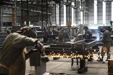 Foto de Crisis económica: la industria pierde 160 empleos por día y el nivel de actividad es peor que en pandemia