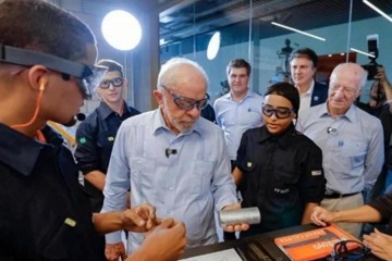 Foto de Paolo Rocca desafía a Milei: inauguró una escuela con Lula