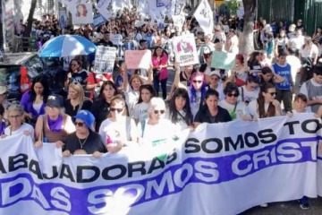 Foto de Multitudinarias marchas por el 8M en todo el país y saludo de Cristina desde el balcón