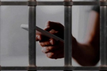 Foto de Presentan un proyecto para prohibir celulares en las cárceles bonaerenses tras el aumento de las extafas virtuales