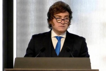 Foto de Milei insistió en justificar el cierre de fábricas: "Los empleos que se destruyen se van a crear en otro sector"