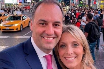 Foto de Insólito: ahora Adorni cuestionó que es "injusto" tener que explicar su vuelo privado y lamentó haber dicho que se "desloma"