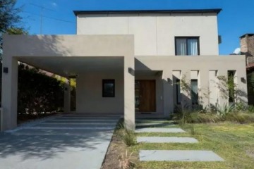 Foto de Escándalo: en cuánto está valuada la casa de lujo que le descubrieron a Manuel Adorni en un country de lujo