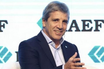 Foto de Insólitas definiciones de Caputo: habló de “daño psicológico” y defendió la toma de deuda