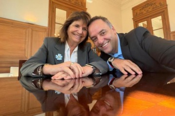 Foto de Bullrich se reunió por primera vez con Adorni tras el escándalo y publicó un tibio mensaje de apoyo