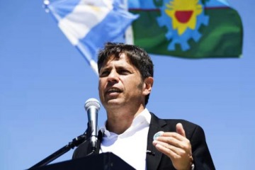 Foto de Tras reunirse con 60 intendentes para avanzar sobre la retención de fondos de Nación, Axel Kicillof viaja a Uruguay
