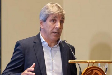 Foto de "Me dan ganas de cagarlos a patadas en el culo”: la furia de Caputo contra empresarios que piden la devaluación