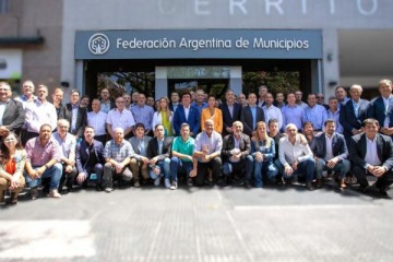 Foto de Espinoza conmemoró el 44° aniversario de Malvinas: "Un legado vivo y una convicción que nos define como pueblo"