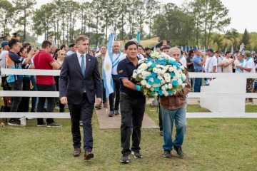 Foto de Federico Achával encabezó el acto por el Día del Veterano y los Caídos en la Guerra de Malvinas en Pilar