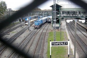 Foto de Terror en el Tren Roca: delincuente tomó de rehen a una pasajera en la estación Temperley y amenazó con explosivos