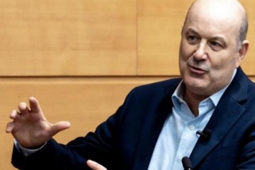 Foto de Sturzengger va al Senado en medio de sospechas por su esposa y abre la puerta a la extranjerización de tierras