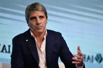 Foto de Luis Caputo se atajó y adelantó que en marzo la inflación se mostrará al alza y el nivel de actividad "más bajo"