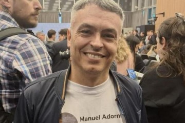 Foto de "A deslomarse...": el diputado Paulón expuso a Manuel Adorni en pleno Congreso