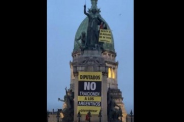 Foto de Ley de Glaciares: tras la detención de activistas, se desarrolla un fuerte operativo de seguridad en el Congreso