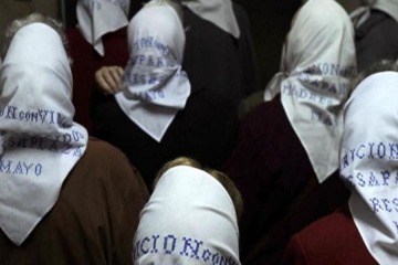 Foto de Milei frenó en el exterior la búsqueda de hijos apropiados durante la dictadura militar