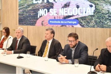 Foto de Ziliotto anunció un amparo de La Pampa para frenar la reforma de la Ley de Glaciares