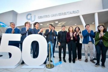 Foto de Kicillof encabezó la inauguración en Carlos Tejedor del centro universitario Nº50 del Programa Puentes