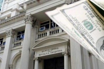 Foto de Los dólares del colchón no aparecen y el plan oficial muestra límites en la economía real