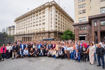 Foto de Intendentes de todo el país marcharon al Ministerio de Economía y reclamaron por fondos y obras paralizadas