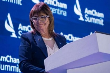 Foto de Bullrich instó a los empresarios a que "saquen los dólares de los colchones e inviertan en la Argentina"
