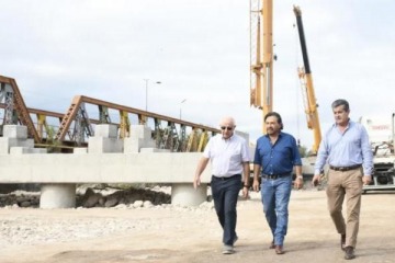 Foto de Pese a los idas y vueltas con Milei, Sáenz lo desafia con la obra pública