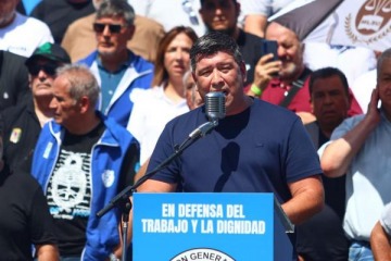 Foto de Jerónimo apuntó contra Milei: "Va al Muro de los Lamentos y llora, cuando la Argentina atraviesa una situación crítica”