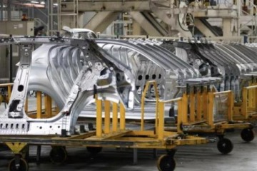 Foto de Por la importación, crecen los despidos en autopartistas y fabricas como Stellantis buscan más autos chinos