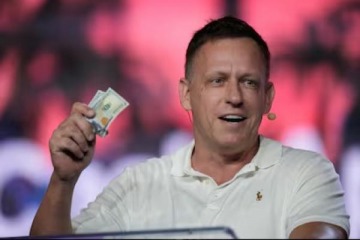 Foto de Javier Milei recibe a un magnate de Sillicon Valley, confundador de PayPal: quién es Peter Thiel