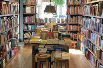 Foto de De cada 10 libros nuevos publicados en 2025, se imprimieron casi 4 ejemplares menos por título que en 2023