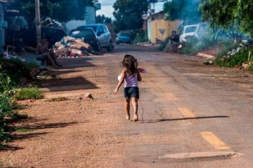 Foto de Frente al dato de que 6 de cada 10 niños son pobres, el Gobierno aseguró que la pobreza infantil bajó "casi 30 puntos"