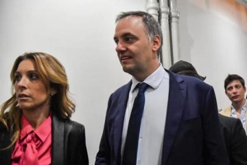 Foto de El juez Rafecas archivó una de las causas contra Manuel Adorni: el viaje de su esposa a EEUU en avión presidencial