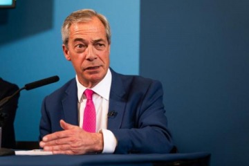 Foto de Milei se reunirá con un líder de la ultraderecha británica que confirmó su postura contra la soberanía argentina en Malvinas