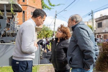 Foto de Julián Álvarez supervisó el avance de las obras de repavimentación en Remedios de Escalada