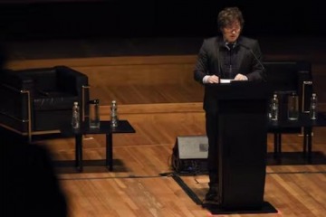 Foto de Experto en crecimiento con y sin dinero: Milei se enojó ante una pregunta sobre la inflación en el marco de una charla económica