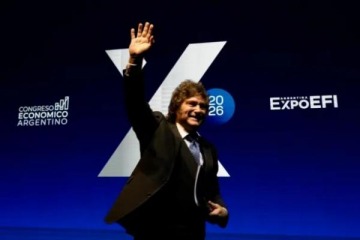 Foto de Pese a la caída del poder adquisitivo, Milei afirmó que "la economía está subiendo como pedo de buzo"