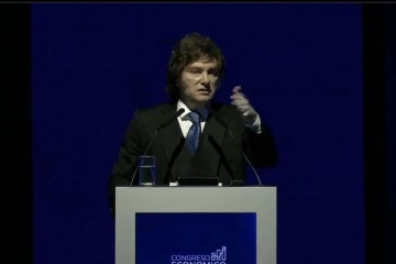 Foto de "Vergüenza": Caparrós cruzó a Milei haciendo hincapíe en su curioso dircurso sobre huevos y mermeladas